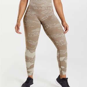 2/$35 ADAPT CAMO SEAMLESS LEGGINGS xl pebble grey/soul brown